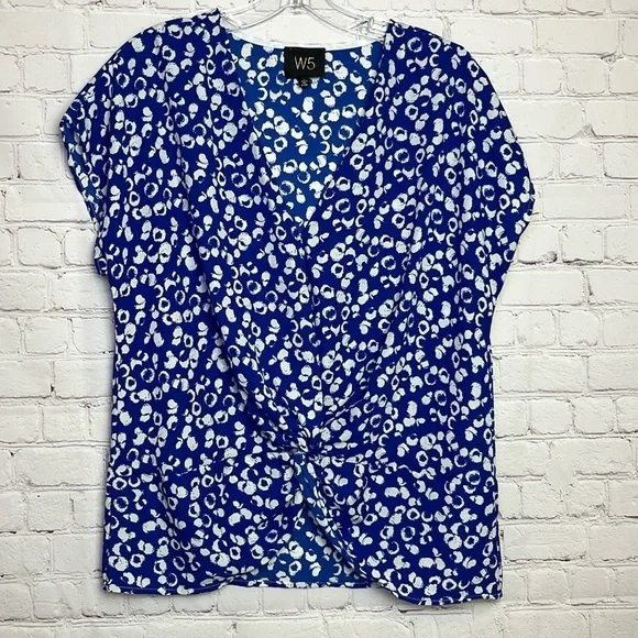 W5 Blue and White Print Short Sleeve Twist Front Top - Picture 1 of 9